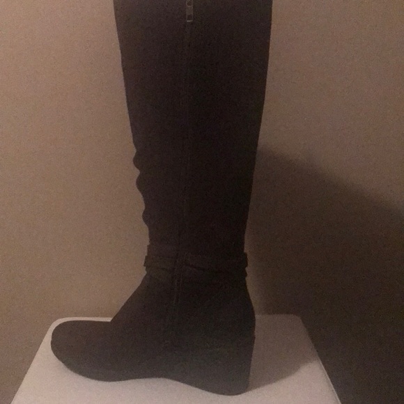 Ugg knee high wedge boots - Picture 3 of 8